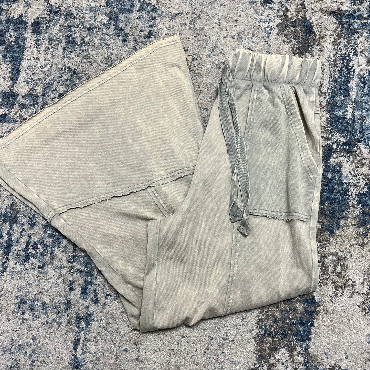 Exposed Seam Flare Hem Pants with Pockets, Sleet