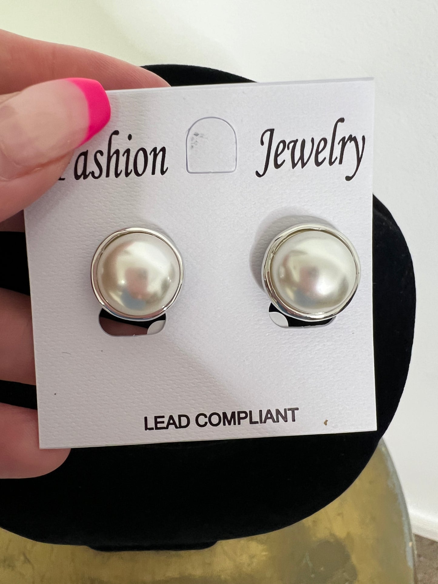 Round Pearl Clip Earrings