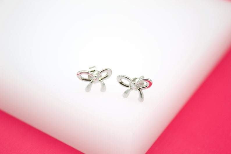 Pearl & Grace Petite Bow Studs