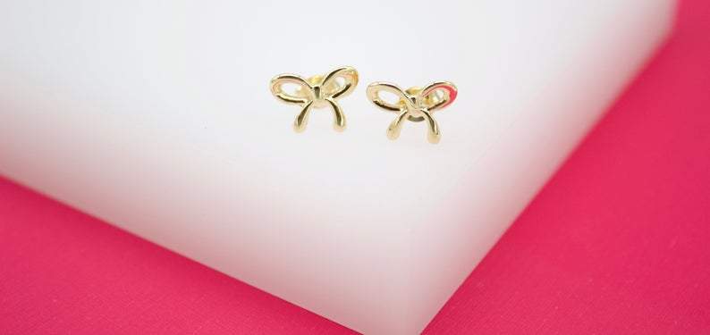 Pearl & Grace Petite Bow Studs