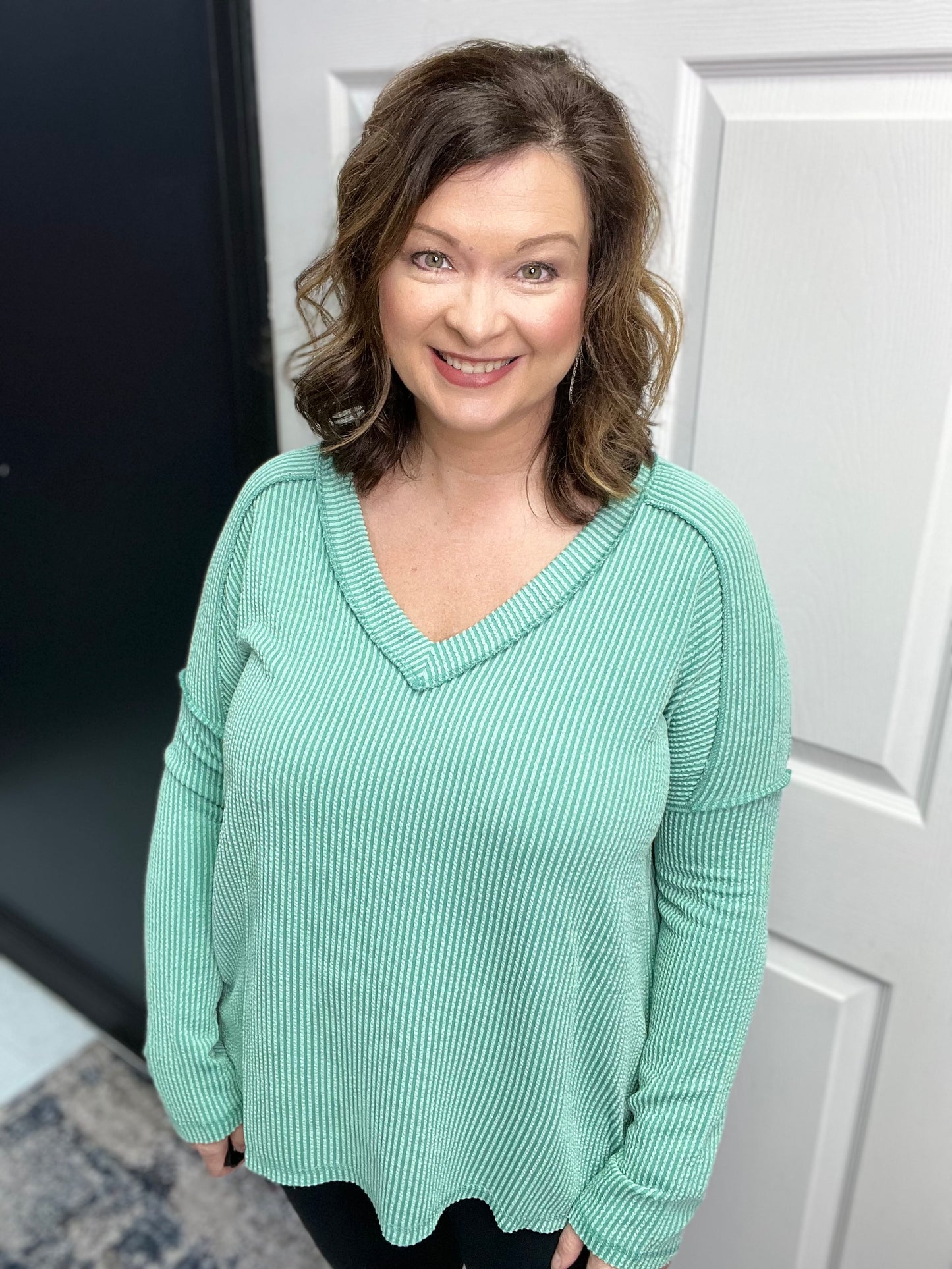 Raised Rib Long Sleeve Hi Low V Neck Top, Lt Jade