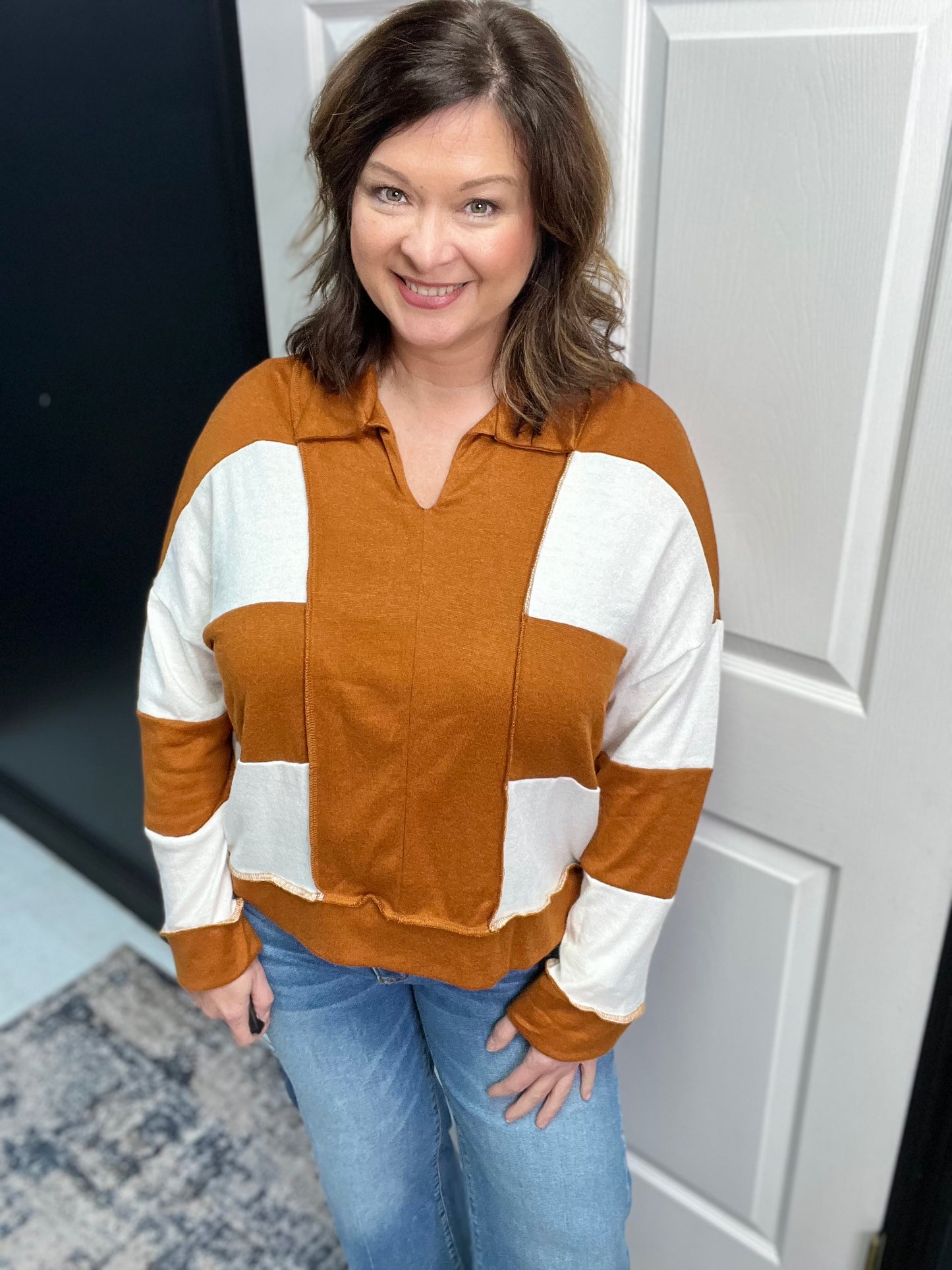 Collar Notched Neck Collar Block Knit Top-Rust