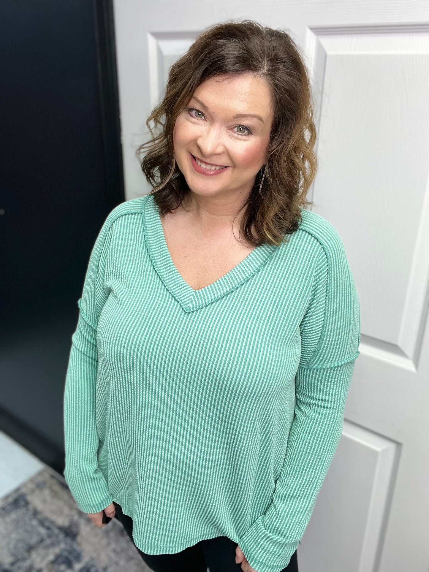 Raised Rib Long Sleeve Hi Low V Neck Top, Lt Jade