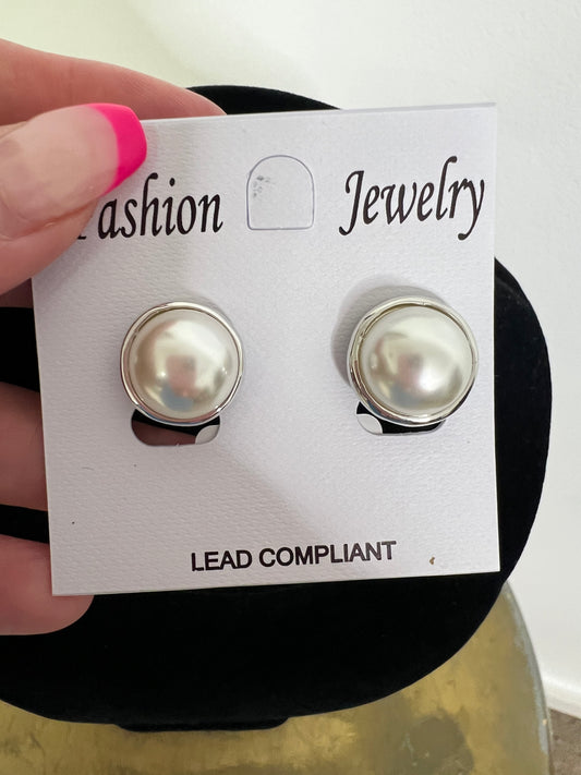 Round Pearl Clip Earrings