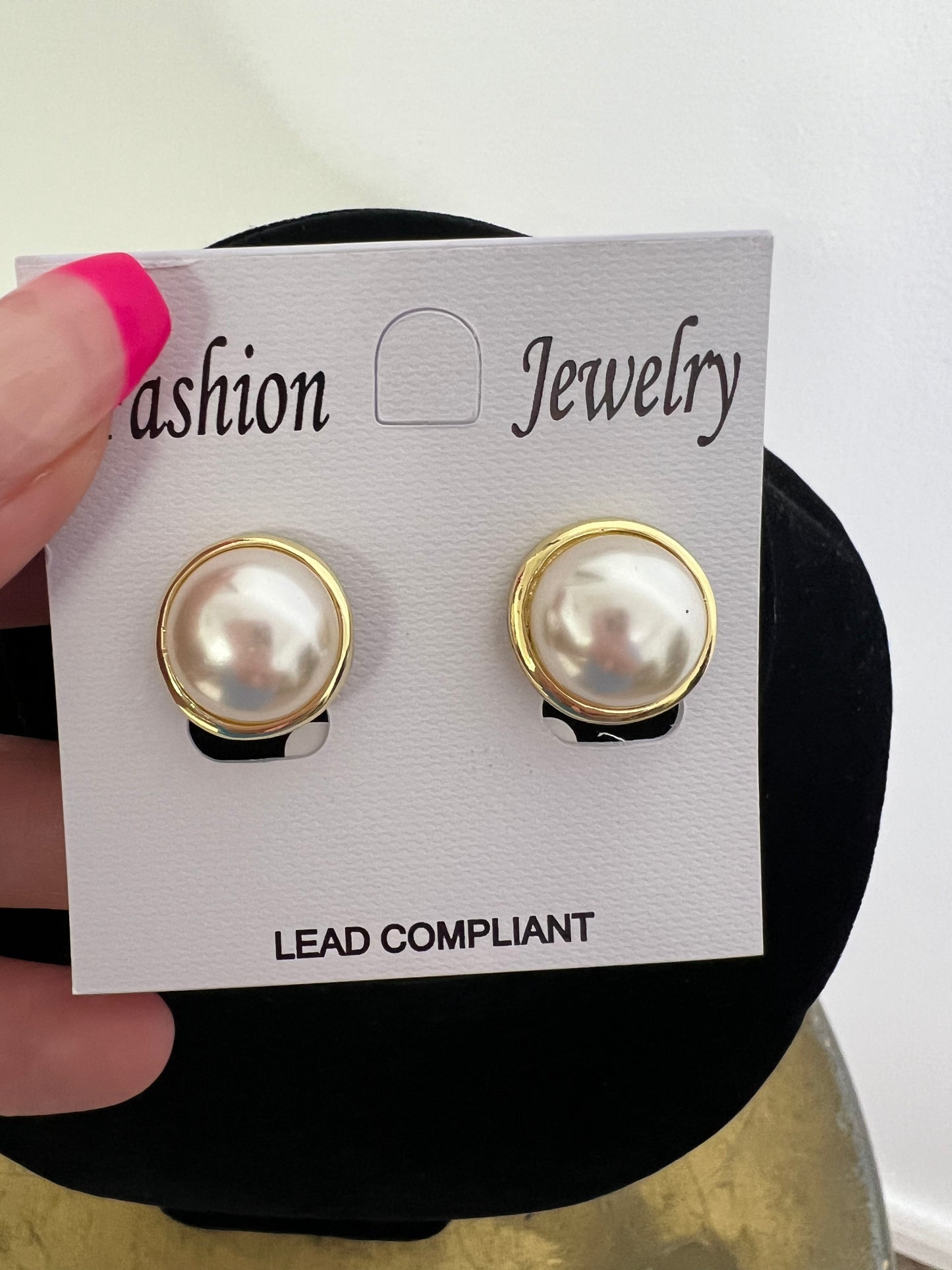Round Pearl Clip Earrings