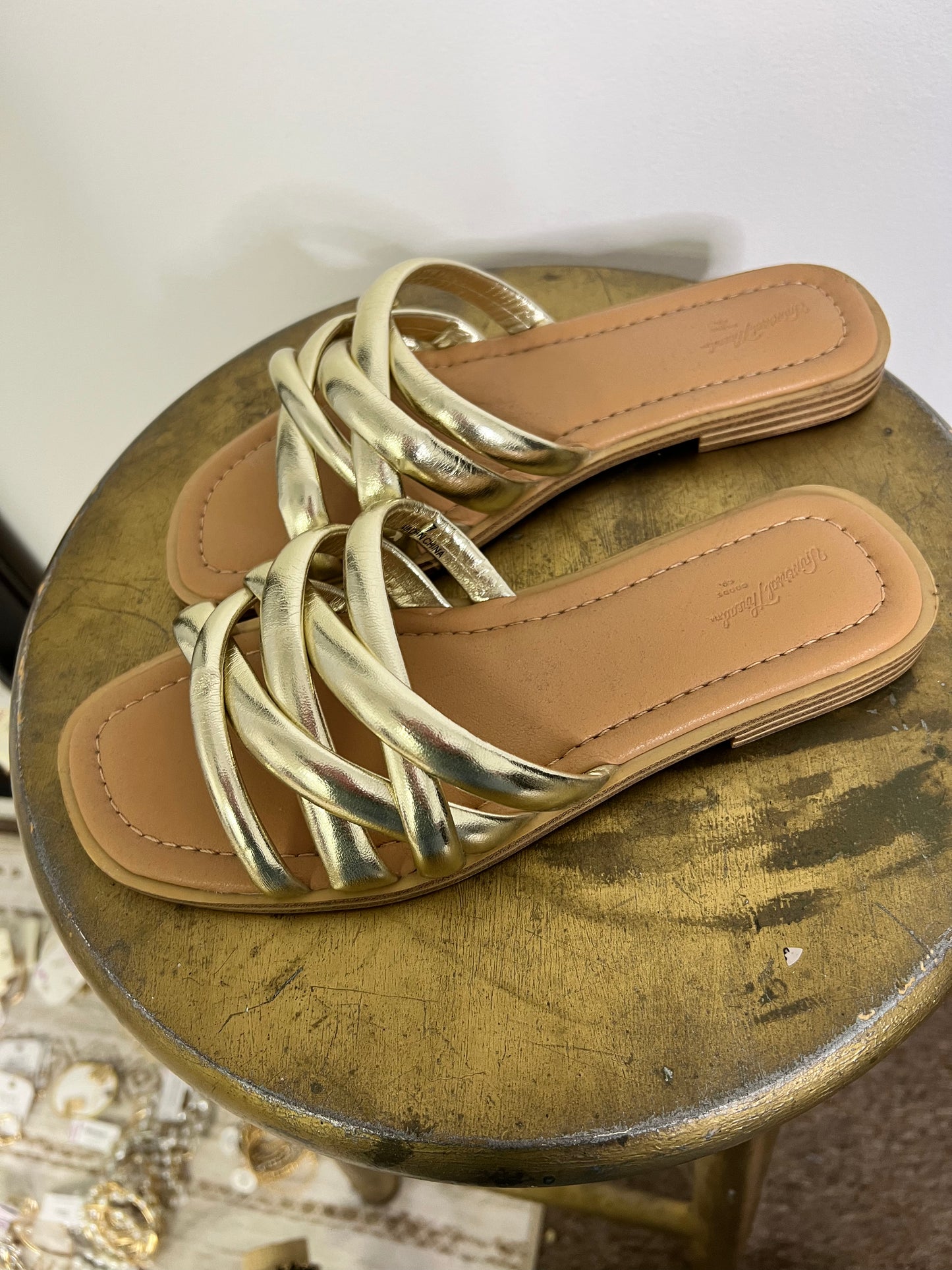 Gold Sandal-Size 7