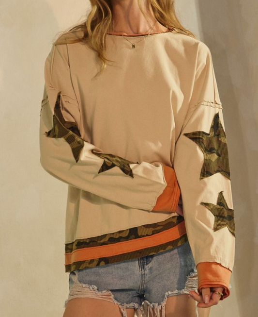 Oversized Top w/ Camo Stars