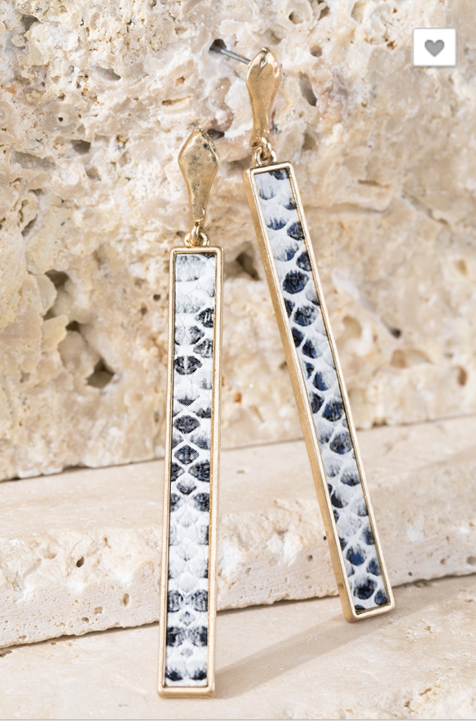 Animal print bar earring